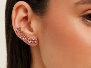 2-300x225 Brincos Ear Cuff: O Guia Completo para Usar a Tendência de 2026